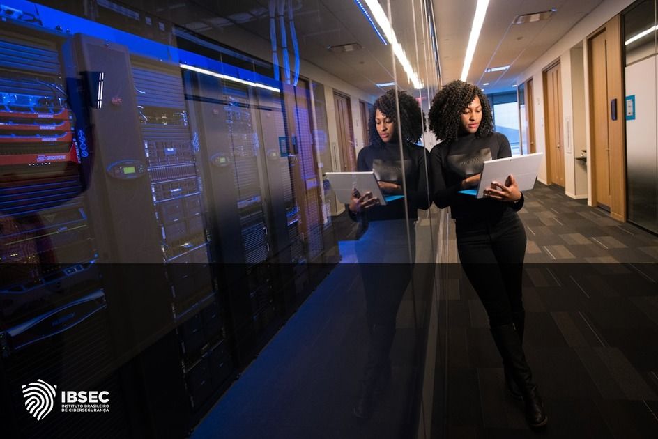 Hacker Black Hat para Defensor: A Jornada de Tal Kollander